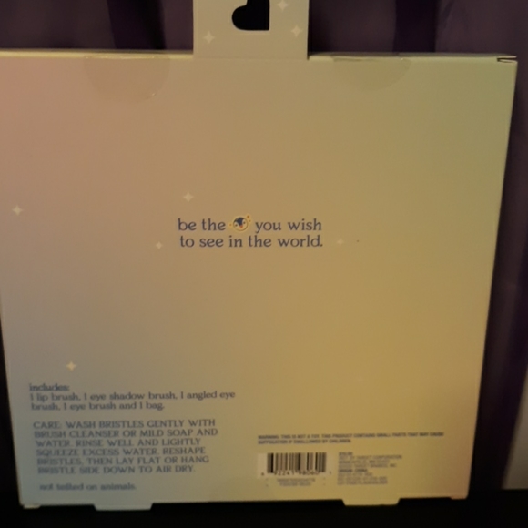 New More Than Magic Makeup Brush & Bag Set - Picture 3 of 5